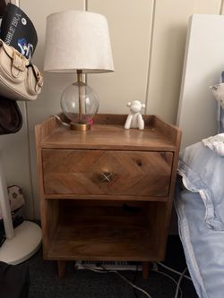 Nigh Stand & Lamp