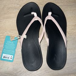 NWT OluKai Women’s Sandals Size 10