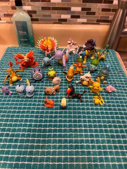 26 pcs Vintage Pokémon Figures from Gen 1 & 2.