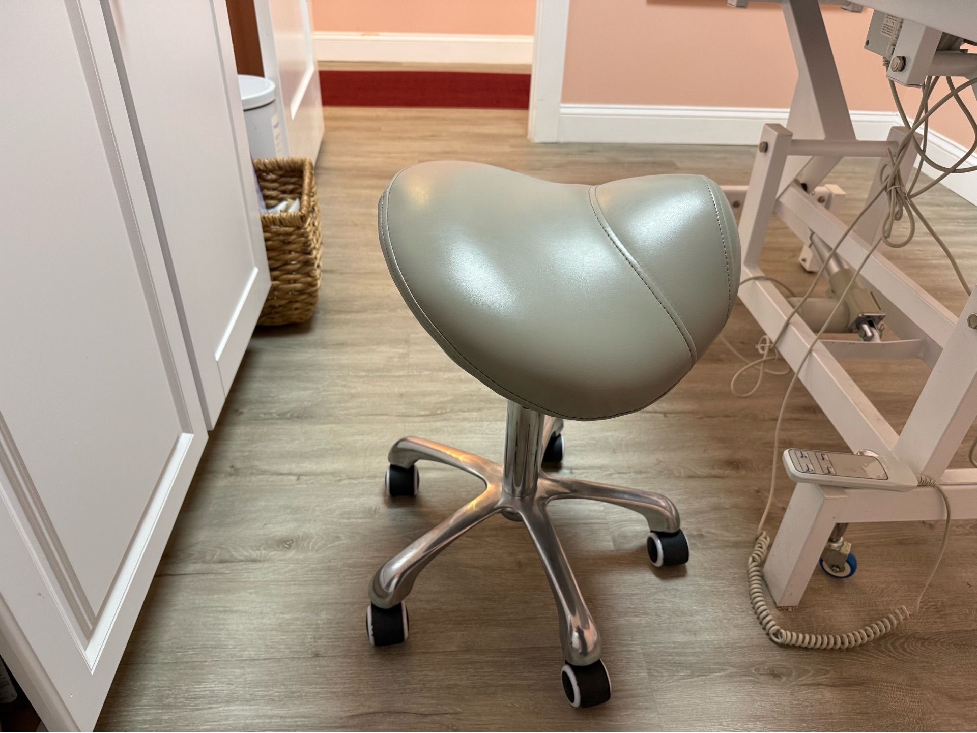 Saddle stool