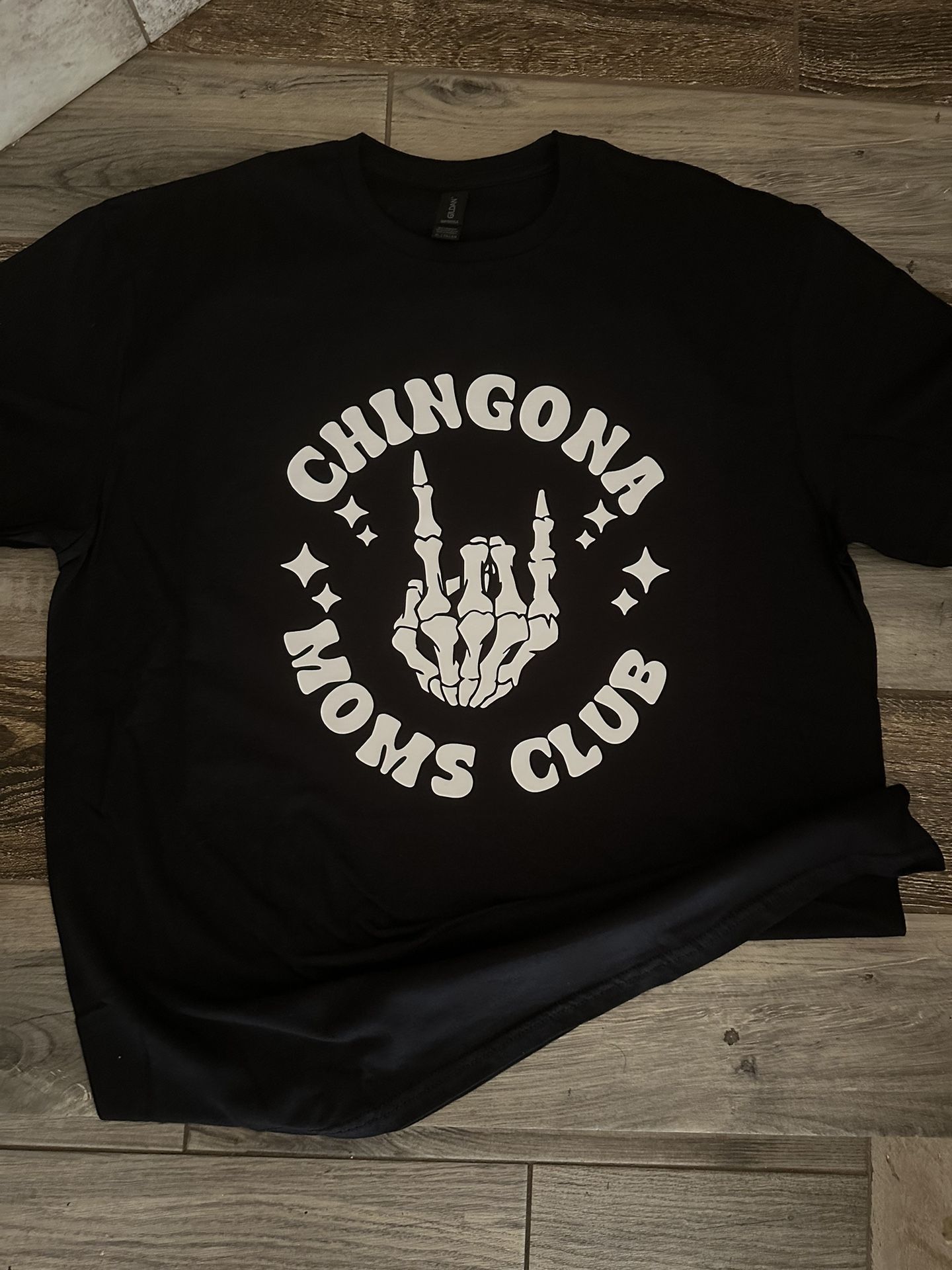 Chingona Moms Club Tee 