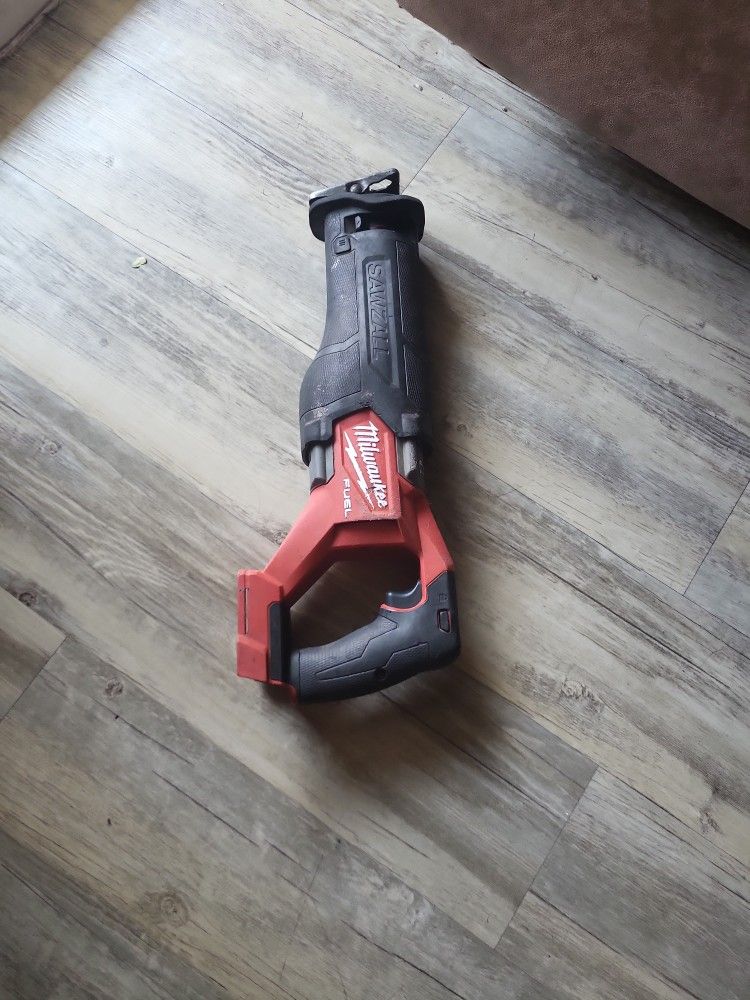 Milwaukee M18 SAWZALL