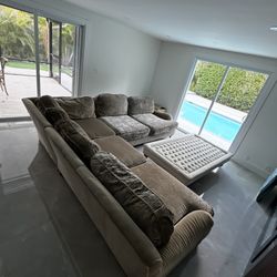 SECTIONAL COUCH 