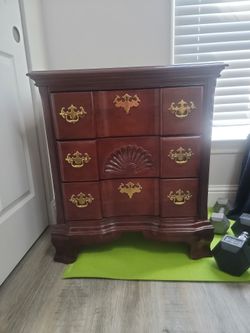 Nightstand/mini dresser