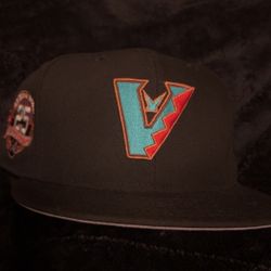 BRAND NEW FITTEDS SIZE 8 