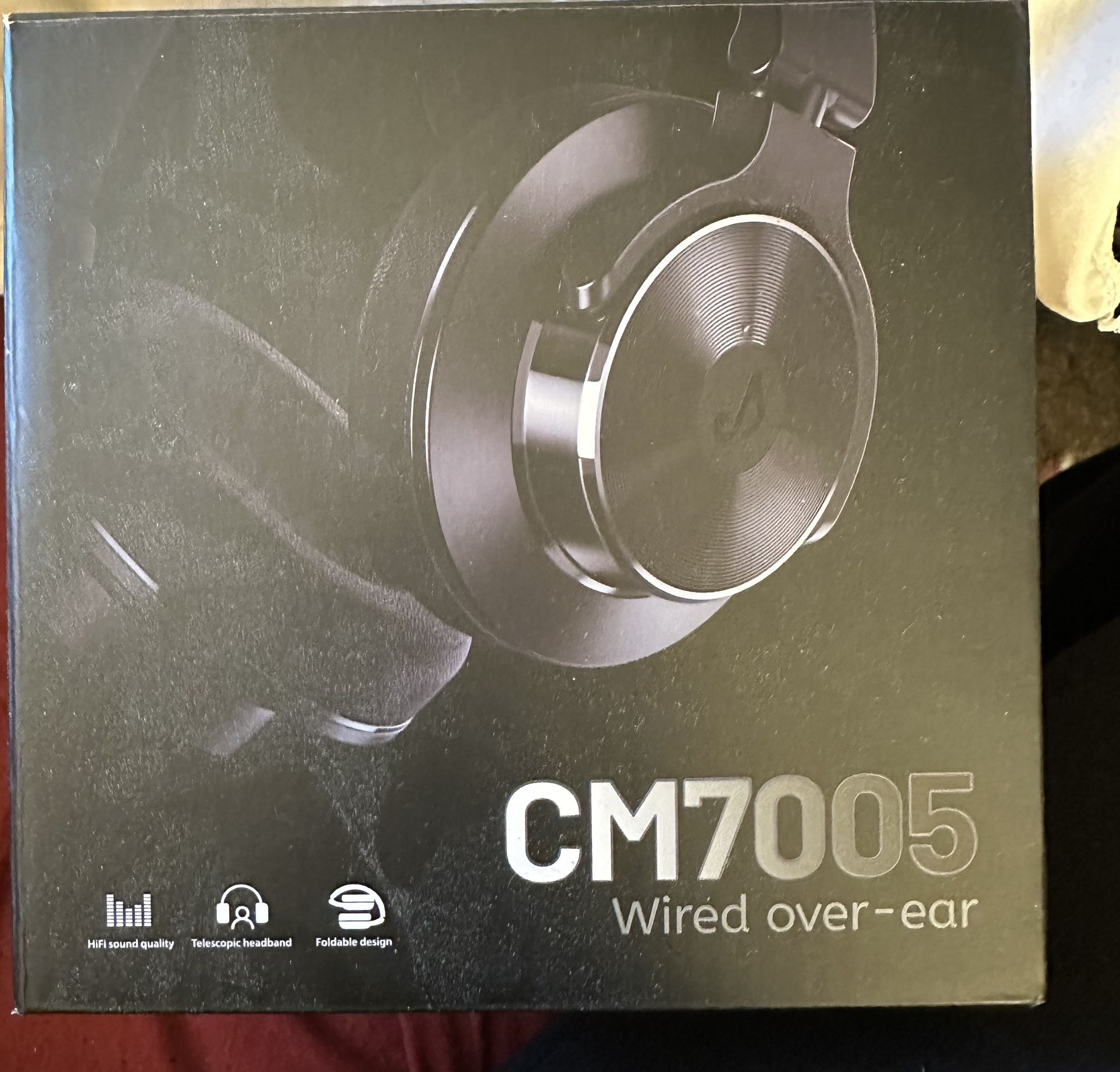 CM7005 Wired over-ear