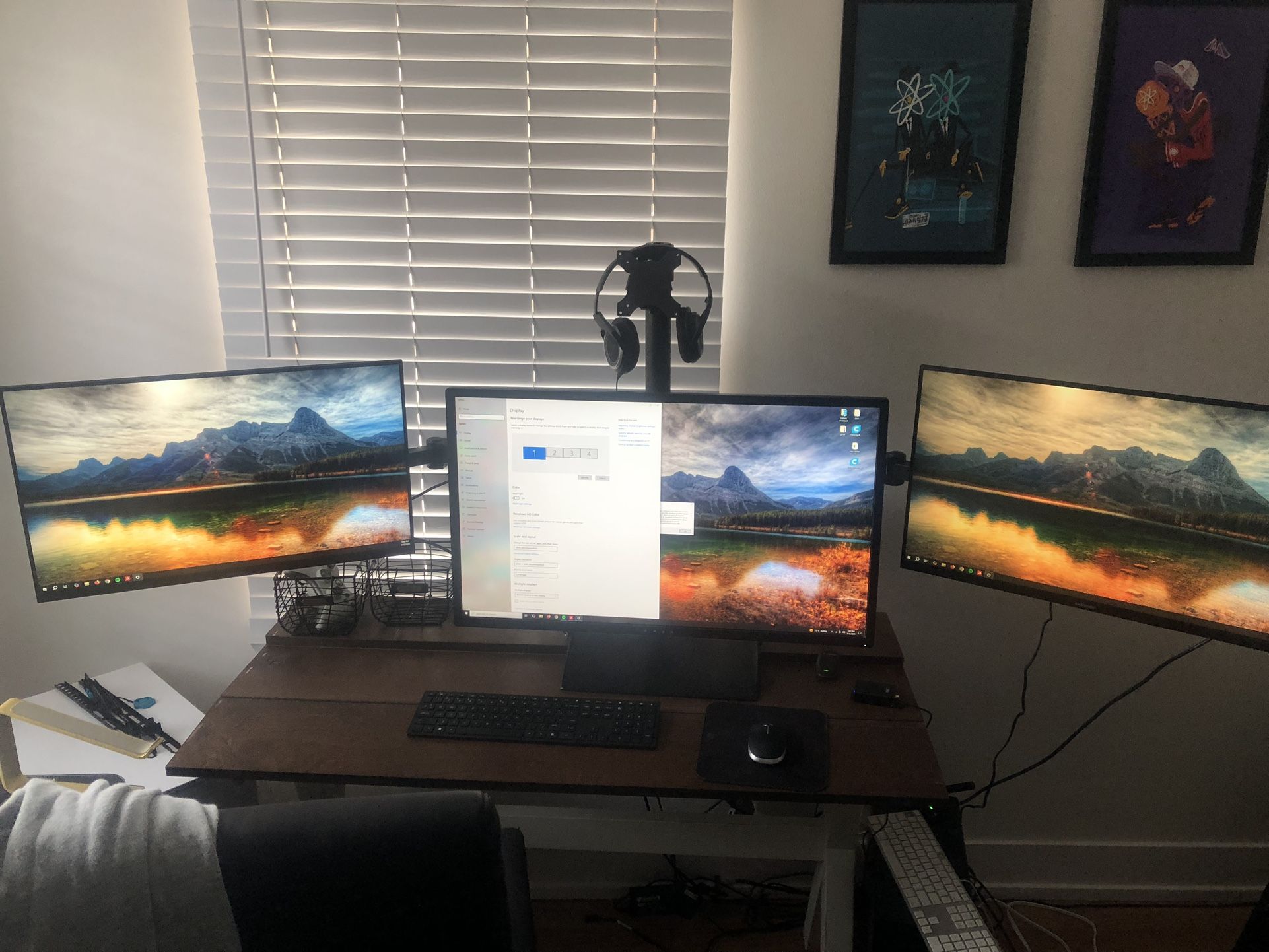 4 Samsung 27” SR35 Display Setup