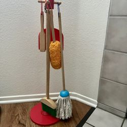 Melissa and Doug dust! sweep! and Mop! Pretend Okay Set