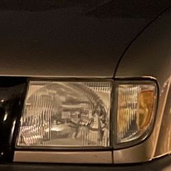 95-2000 Tacoma Headlights And Corner Lights