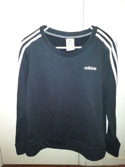 Adidas sweater size small can fit a large