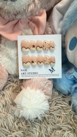 10-piece set of press-on false nails, full coverage nail tips, ready to stick on nails (medium size). Glue sticky tabs will be given