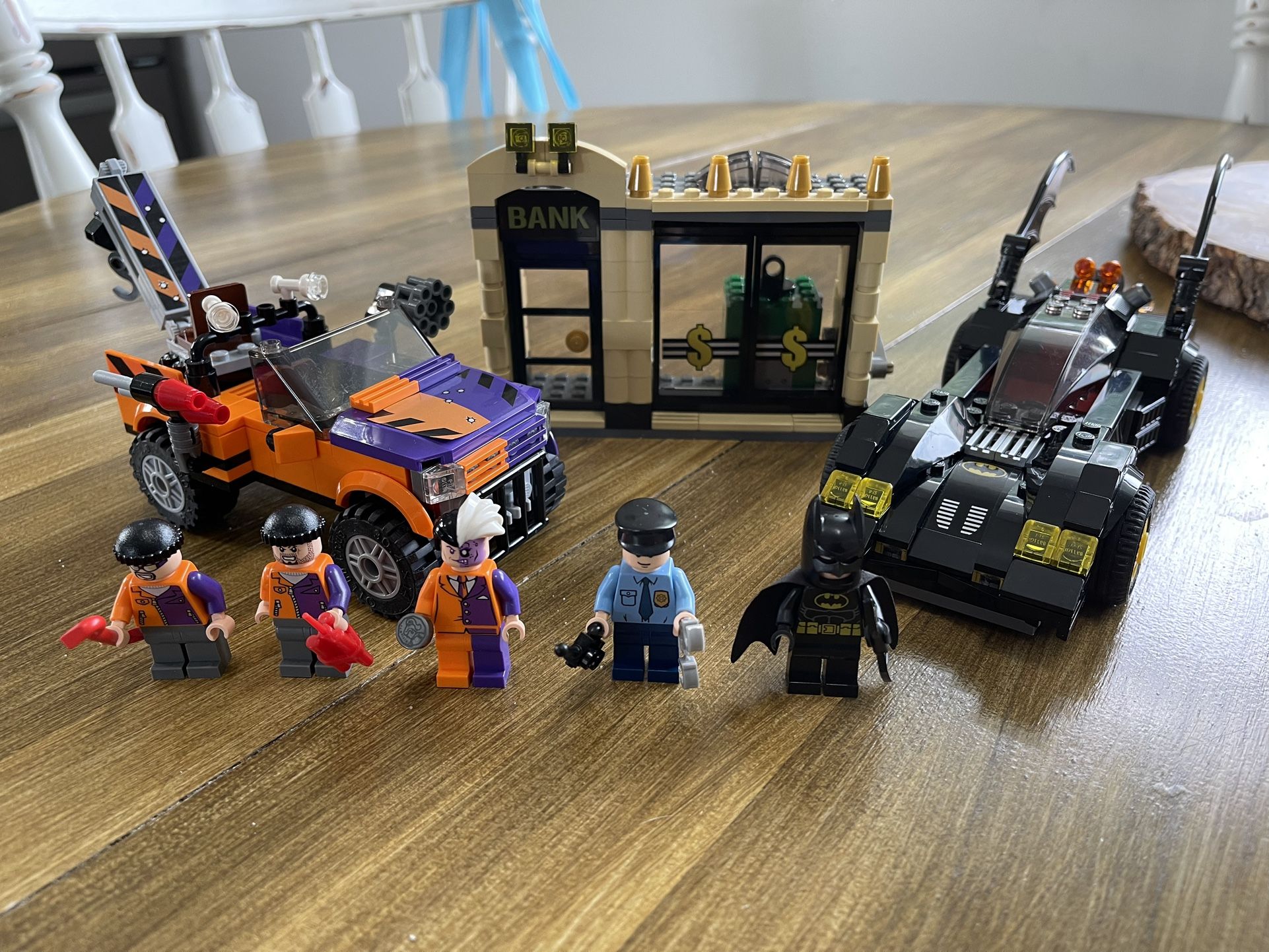 LEGO 6864 Batmobile And Two-Face Chase