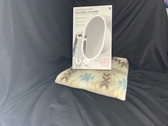 Fog-Free Shower Mirror w/ Ring Light