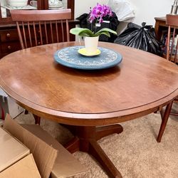 Kincaid Cherry Wood Round Pedestal Table