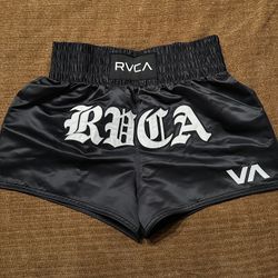 RVCA Muay Thai shorts - Large 