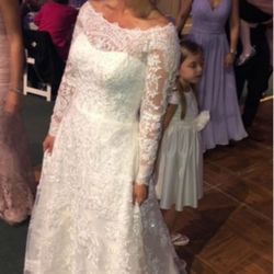 Wedding dress Oleg Cassini size 8 - Preserved