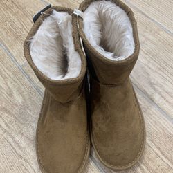 Uggz Style Boots