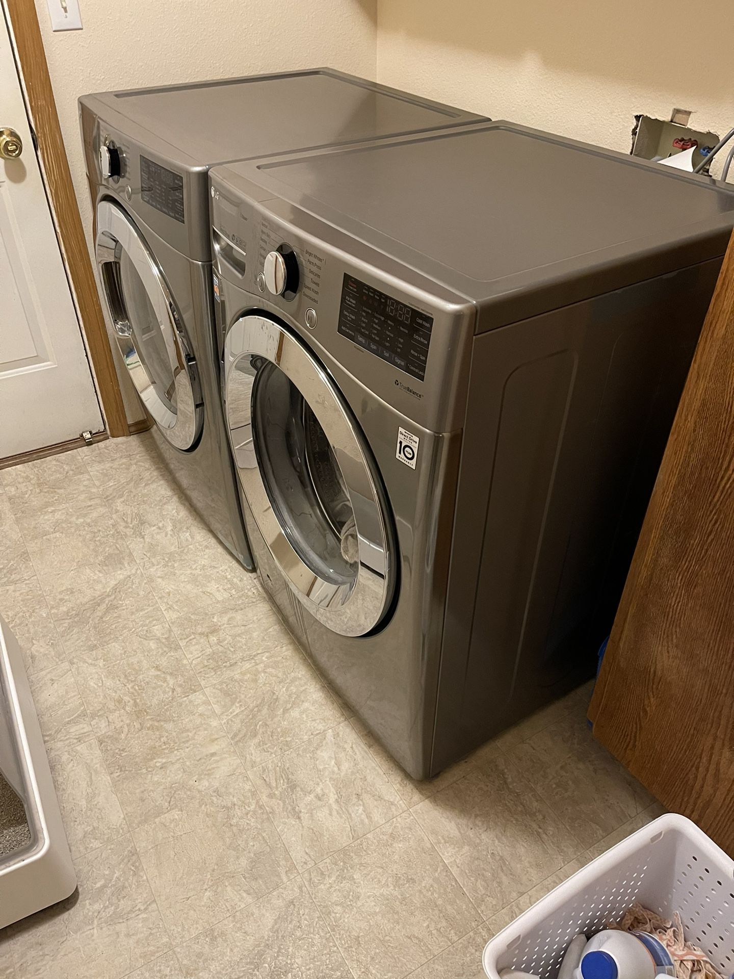 LG WASHER AND DRYER
