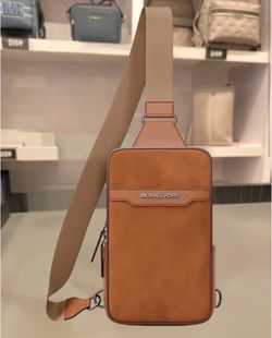 Michael Kors Cooper Sling Pack