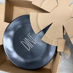 New Rae Dunn dinner plates 4 pc set