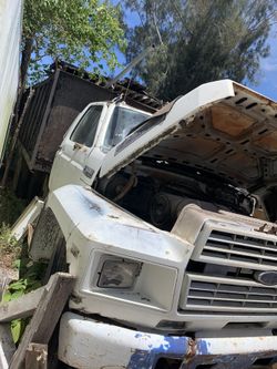Ford F600 dump truck