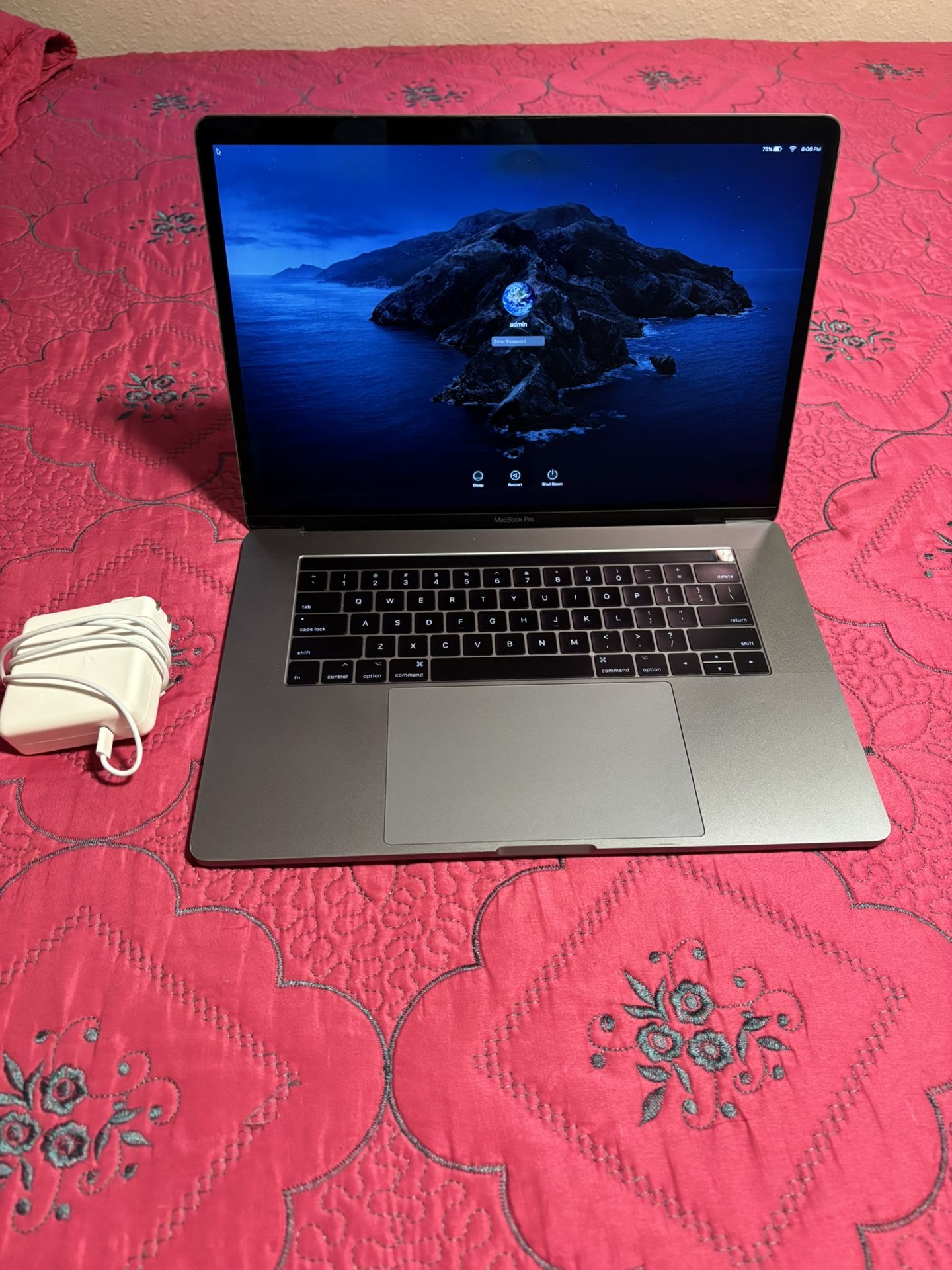 MacBook Pro 2017 15” Inch