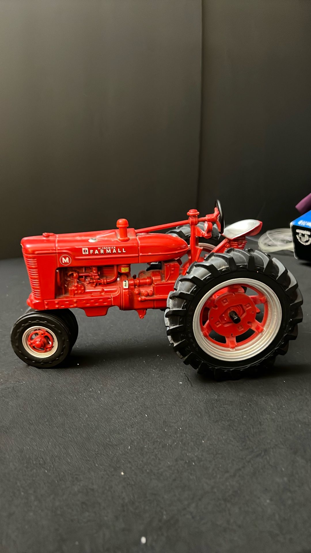 McCormick Farmall Metal Red Trackter