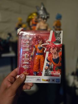 S.H. Figuarts Super Saiyan God Son Goku Figure