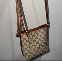Gucci GG Supreme Crossbody Bag