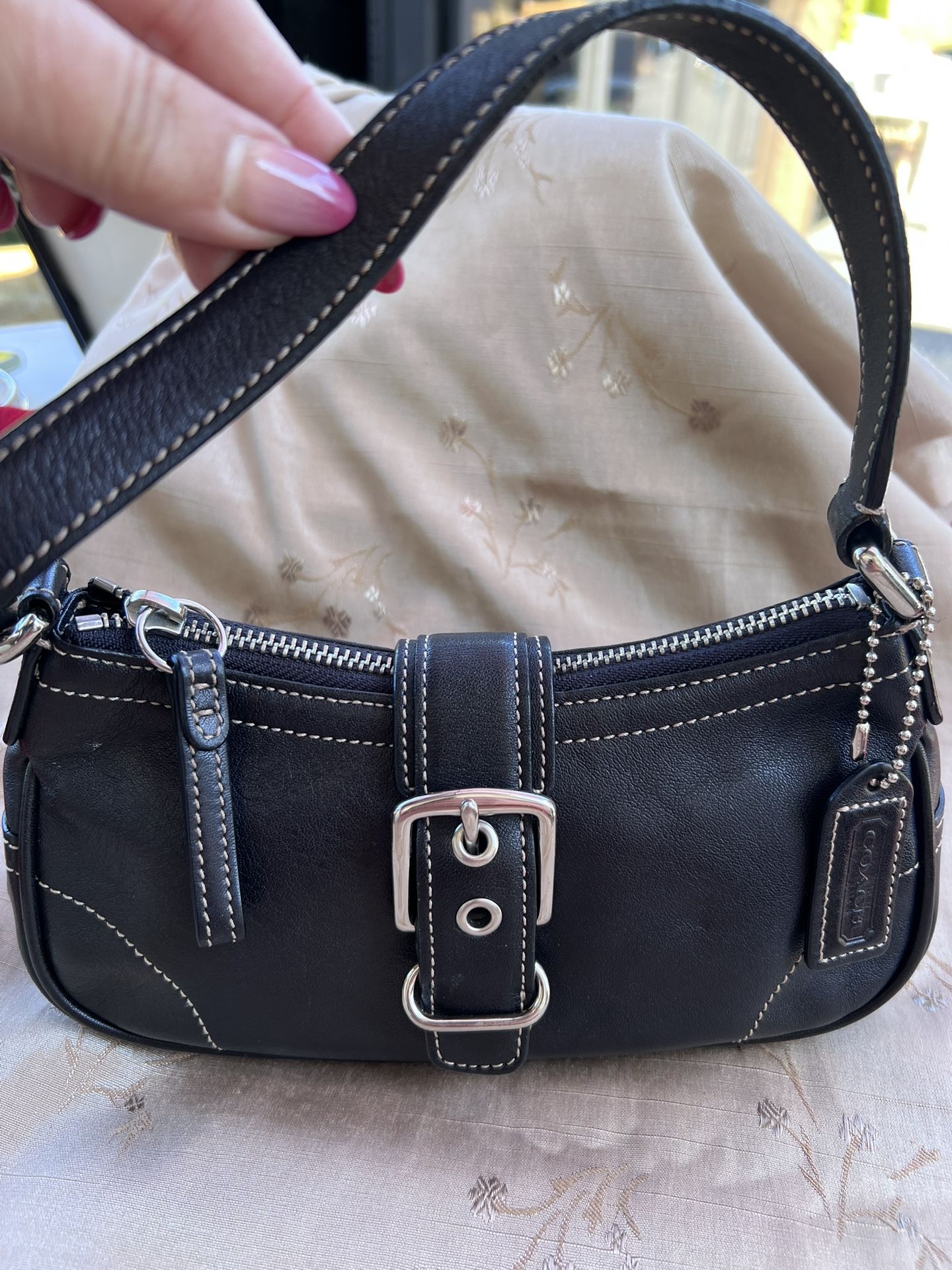 Beautiful Vintage COACH Hampton Mini Buckle Black