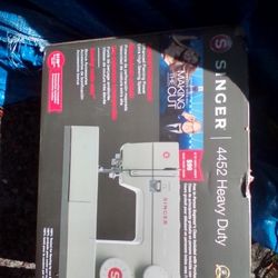 4452 Heavy Duty Singer Sewing Machine