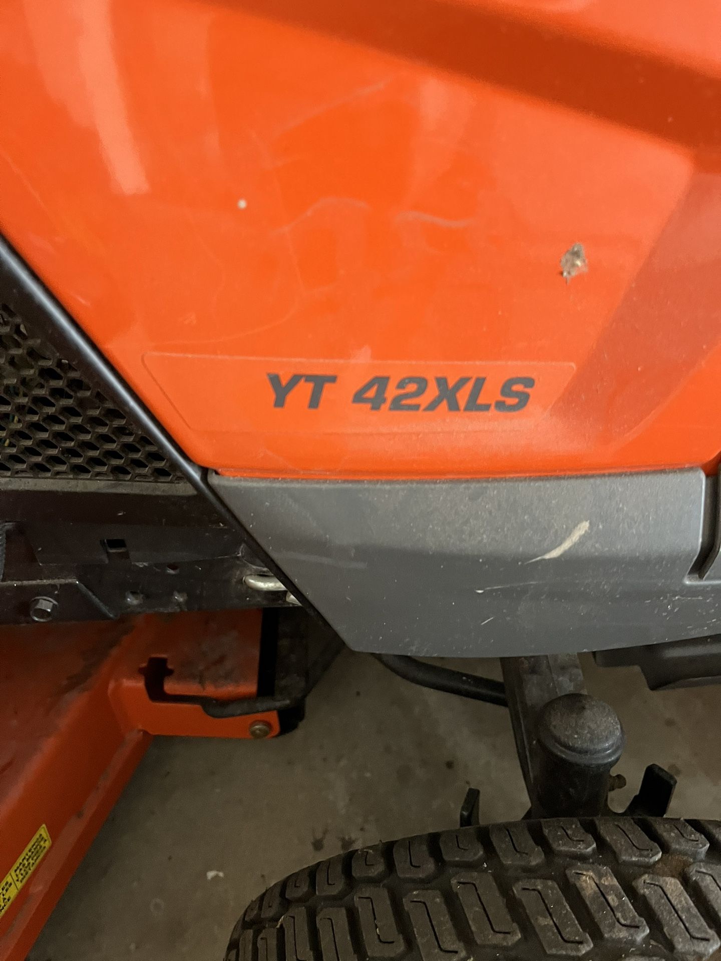 Husqvarna YT42XLS (42") 23HP Kawasaki Lawn Tractor Mower Lawnmower for