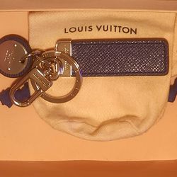 Louis Vuitton Dragonne Key Holder Brown Leather & Metal