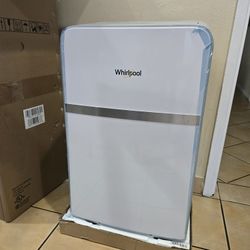 NewWhirlpool 10,000 BTU (6,500 BTU DOE) Portable Air Conditioner w/ Remote control ( reseda ca )