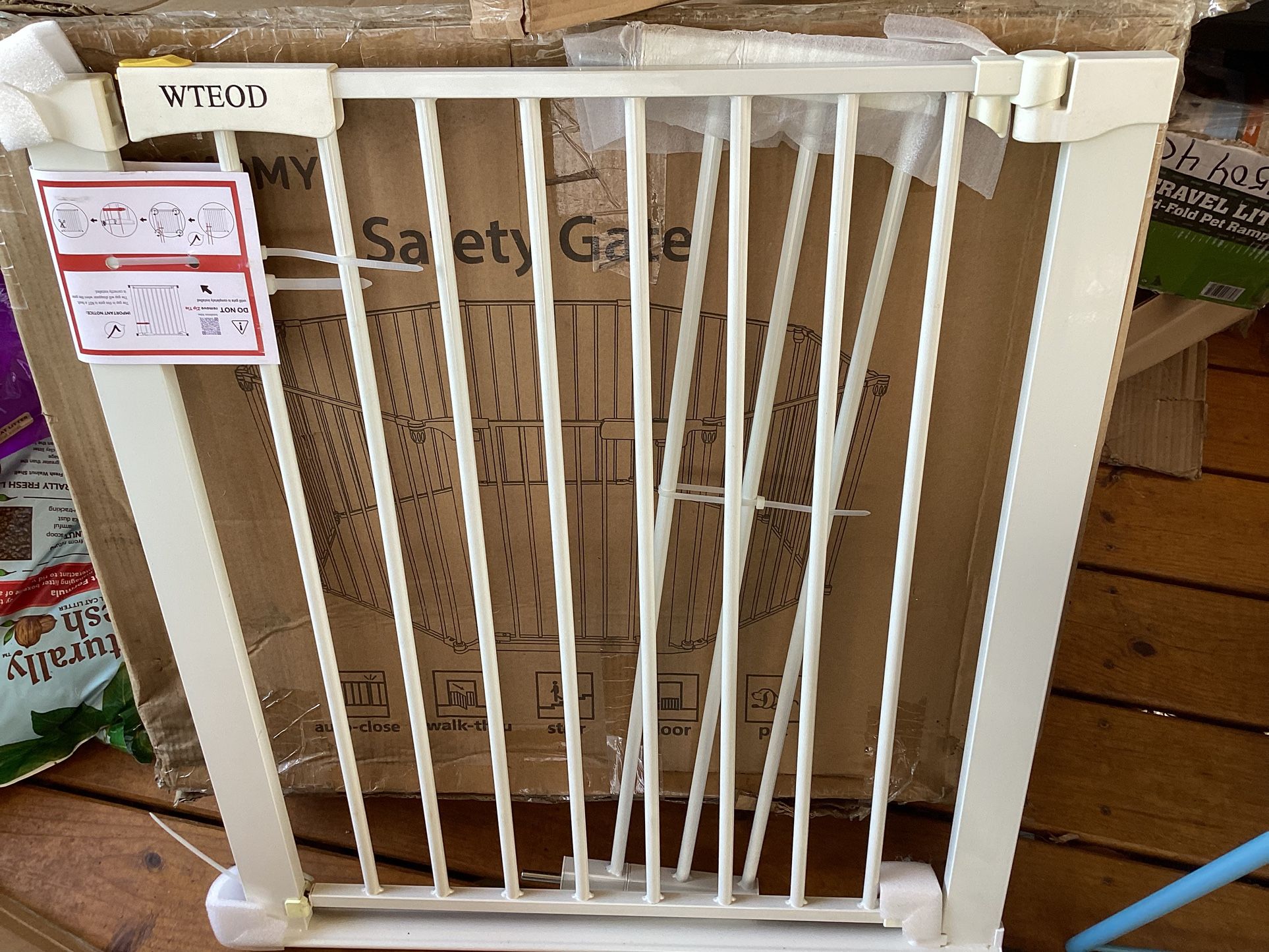 Baby Pet gate Pressure Mounted White 30” Tall and 30” To 36” Wide New 