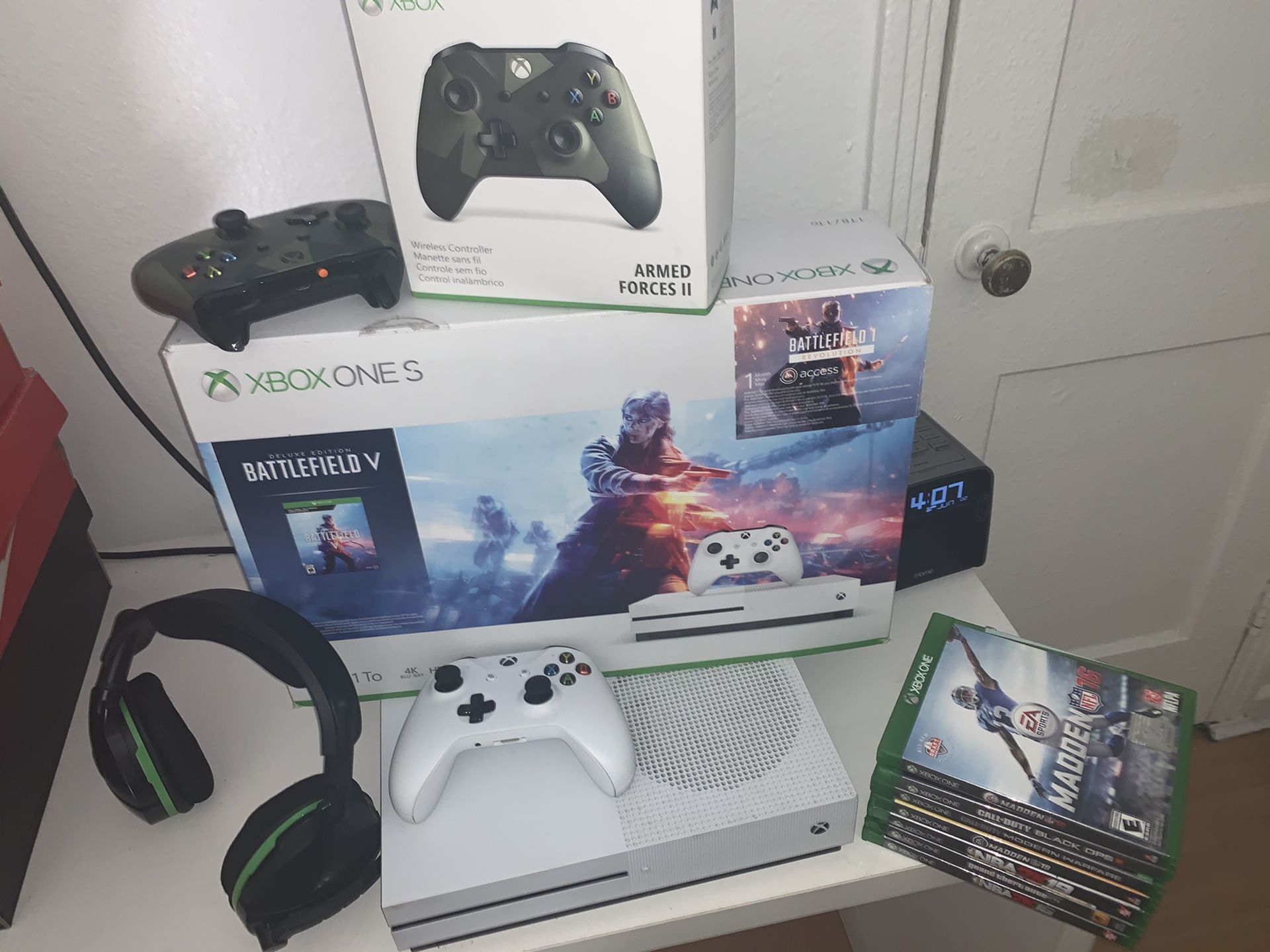 XBOX ONE S FOR SALE WITH SEVEN GAMES INCLUDED, HEADPHONES, TWO CONTROLLERS