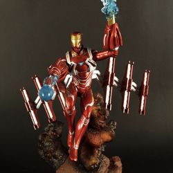 DIAMOND SELECT TOYS Marvel Gallery: Avengers Infinity War: Iron Man Mk50 PVC Diorama Figure