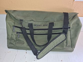 Green Geoffrey Beene Weekender Bag