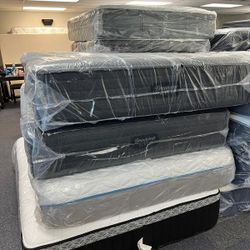 Clearance Sale! Brand-New Mattresses at Unbeatable Prices!