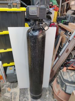 Water softener with fleck control valve