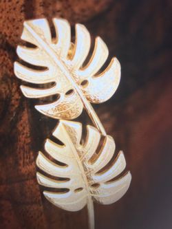 14 k yellow gold monstera leaf earrings