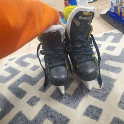 Ice Hockey Skates 35 Bauer Supreme 