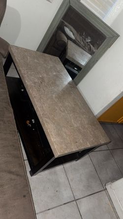 Living room table set (3)