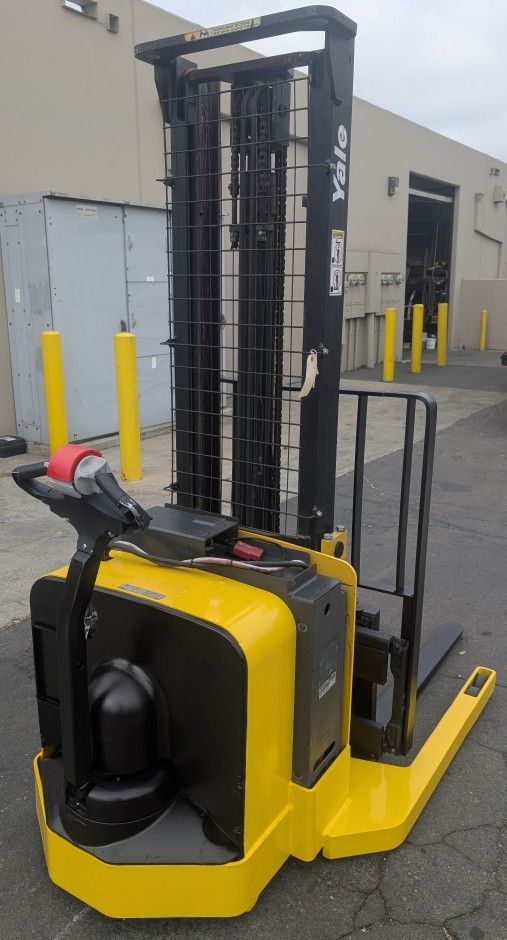 Yale MSW040 Electric Walkie Stacker 
