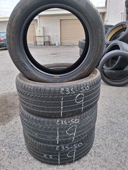 1 set of 235/50/R19 with 80% of tread or life CONTINENTAL pro contact hablamos espan̈ol