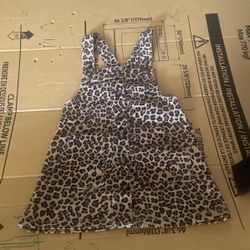 Girls Leopard Jumper Size 3T 2$ 