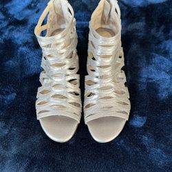 Sofft Sandal Women’s Size 6M Gold NEW