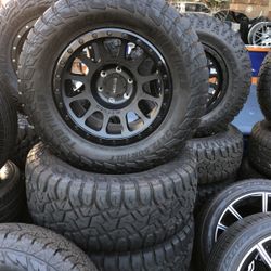 18 INCH WHEELS AND TIRES. 33x12.50R18.
