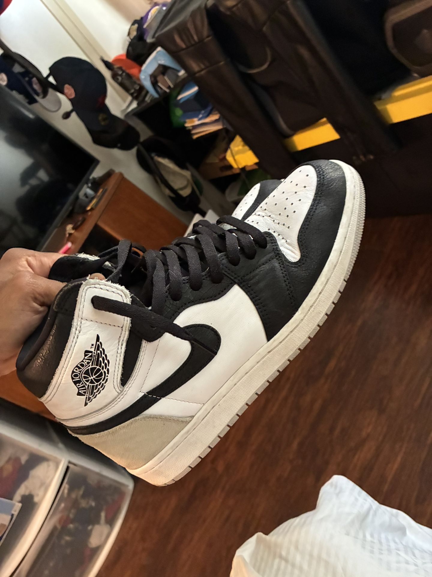 Air Jordan Retro 1 Bleached Coral