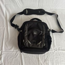 REI Vintage Padded Crossbody Shoulder Strap Laptop Bag